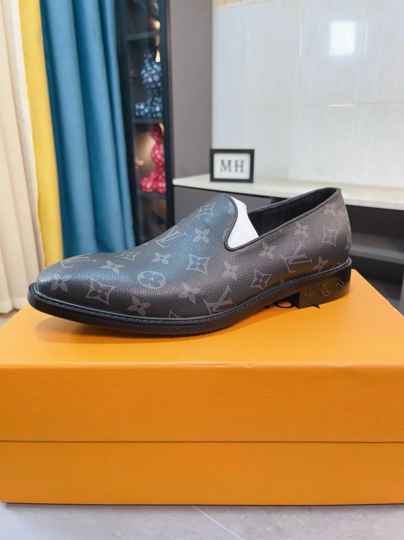 Ex-factory price 720🌹🌹High version [LV] Louis Vuitton's popular casual leather shoes🎖Fashionable and elegant🎖🎖Material: Original imported open-edge beaded cowhide, washed cowhide leather lining, original open-molded rubber outsole, high-end and classy, ​​elegant quality, instantly transforming into a handsome man ❤❤Standard\nNumber: 38-44